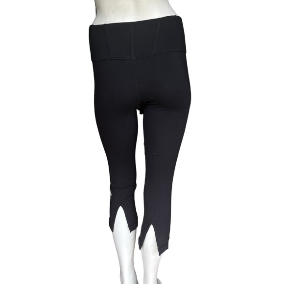 Lululemon "Gather & Crow" Cropped Capri Leggings with Split Hem in Black Size 4 - Picture 4 of 8